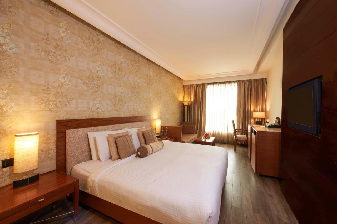 The Galgotias Hotel Gurugram Gurgaon Exterior photo