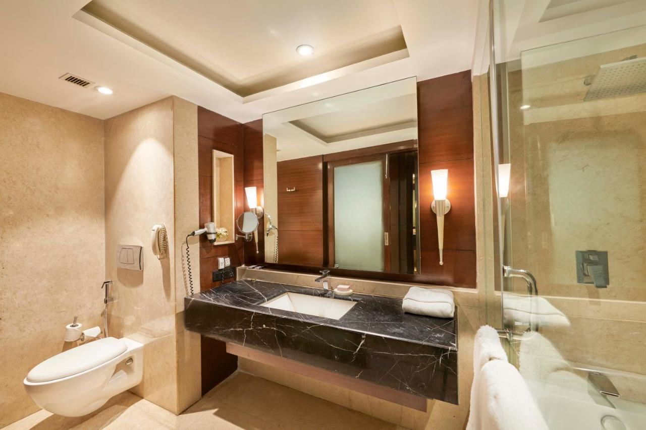 The Galgotias Hotel Gurugram Gurgaon Exterior photo