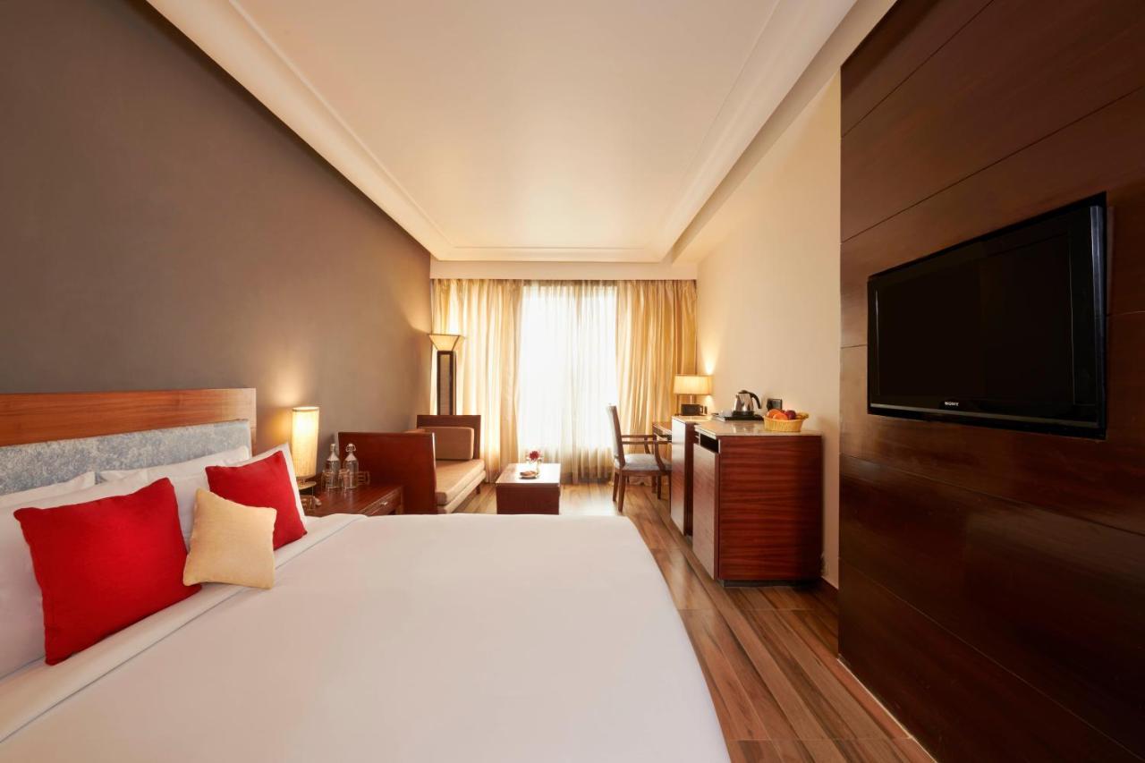 The Galgotias Hotel Gurugram Gurgaon Exterior photo