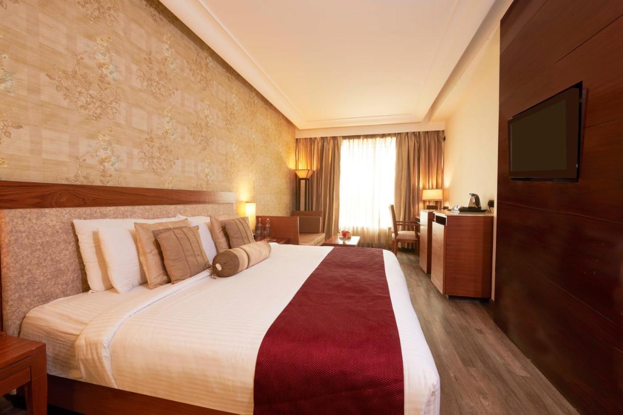 The Galgotias Hotel Gurugram Gurgaon Exterior photo