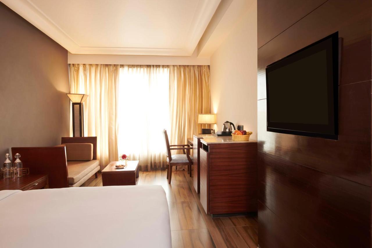 The Galgotias Hotel Gurugram Gurgaon Exterior photo