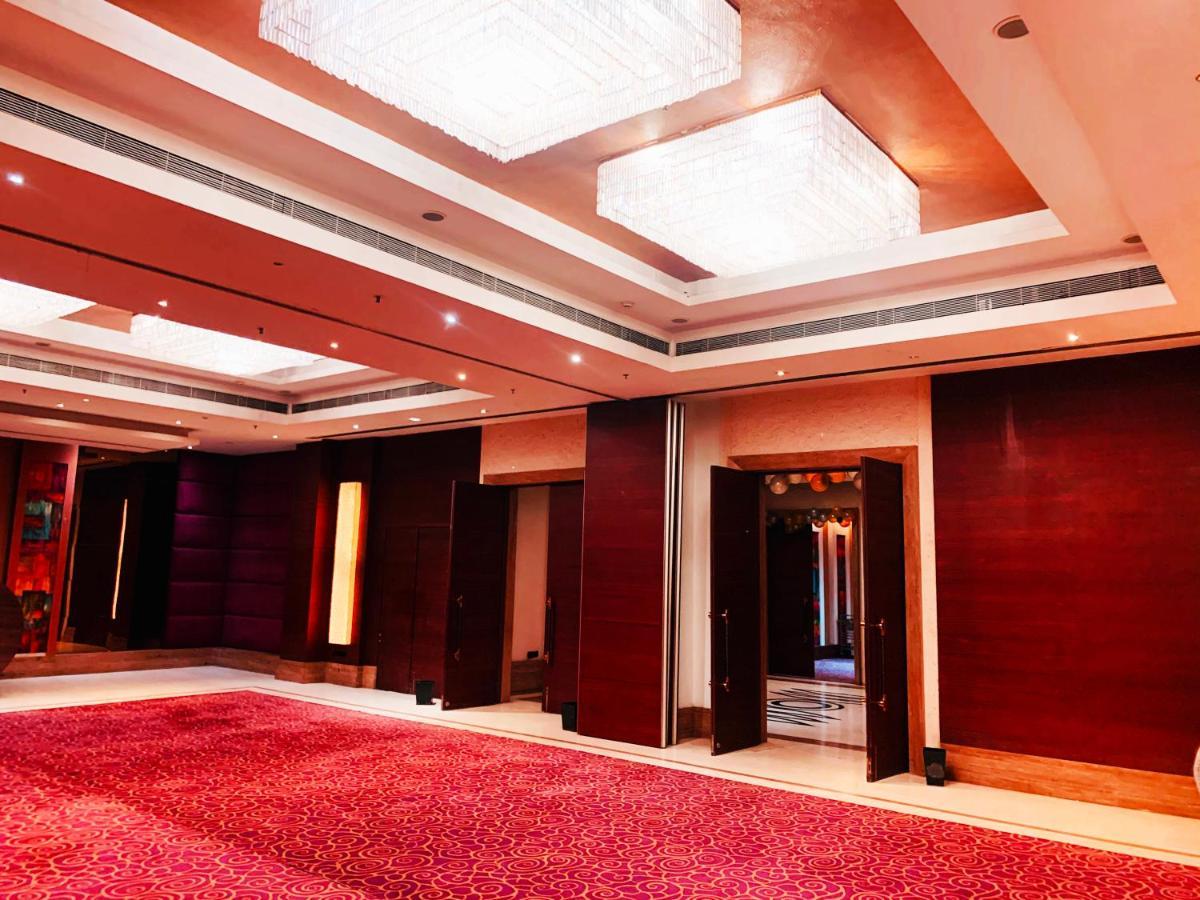 The Galgotias Hotel Gurugram Gurgaon Exterior photo