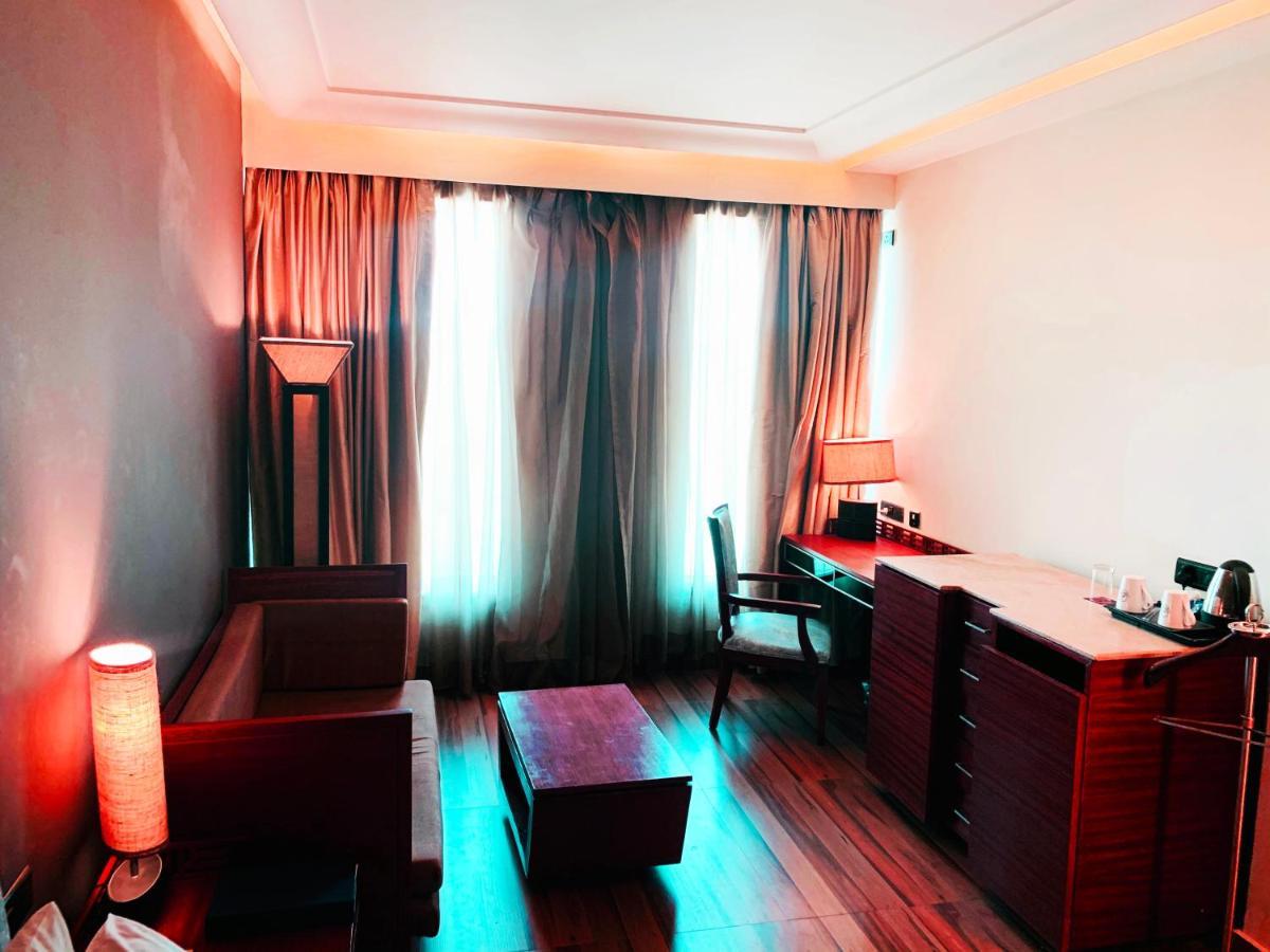 The Galgotias Hotel Gurugram Gurgaon Exterior photo