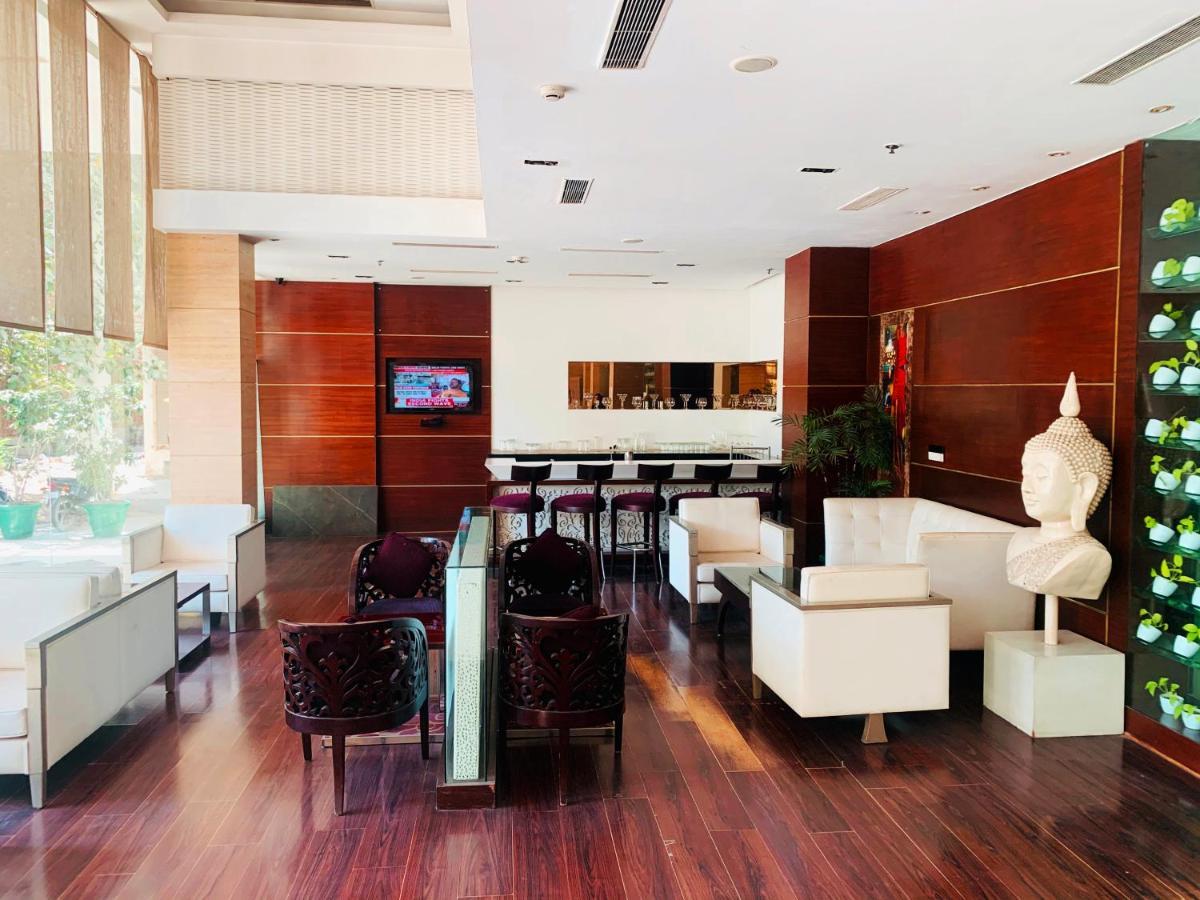 The Galgotias Hotel Gurugram Gurgaon Exterior photo