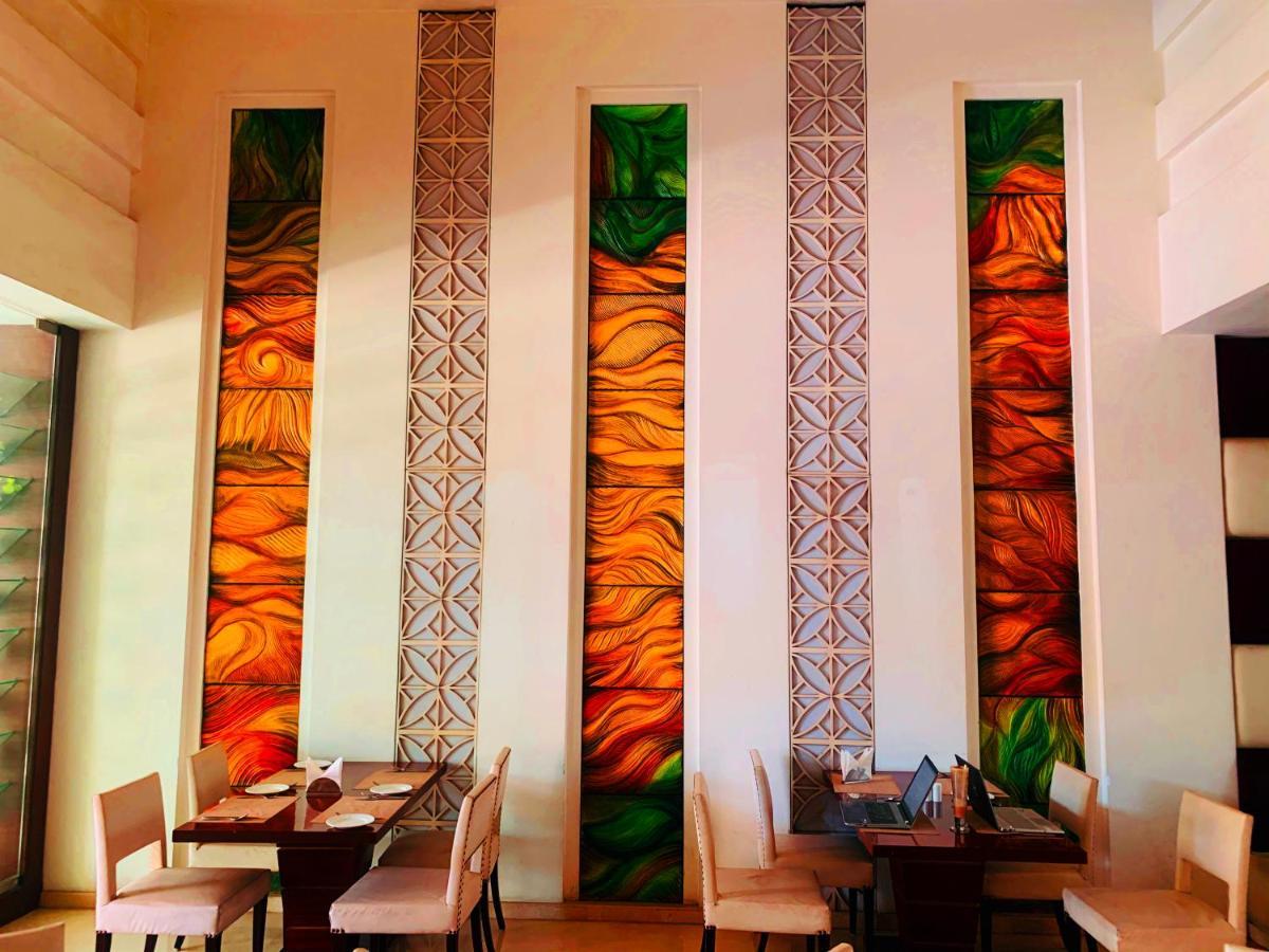 The Galgotias Hotel Gurugram Gurgaon Exterior photo