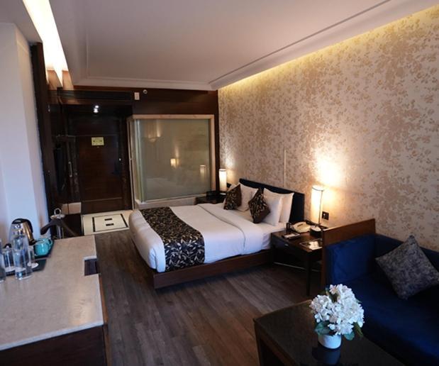 The Galgotias Hotel Gurugram Gurgaon Exterior photo