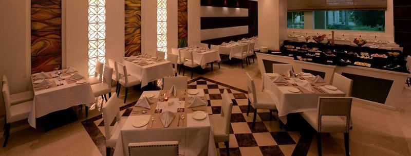 The Galgotias Hotel Gurugram Gurgaon Exterior photo